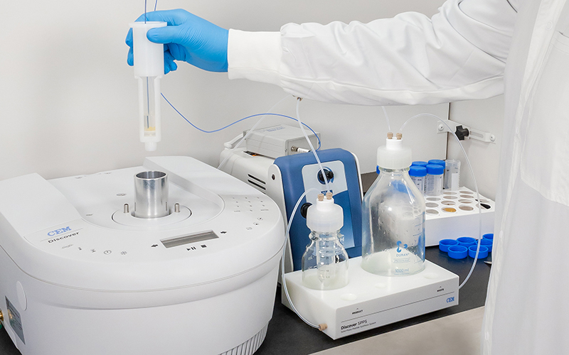 Síntesis de péptidos Discover SPPS Servolab