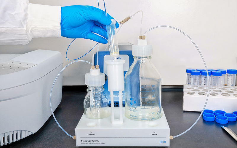 Síntesis de péptidos Discover SPPS Servolab
